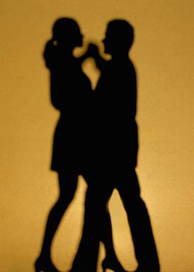 足は互い違いになっているのです!